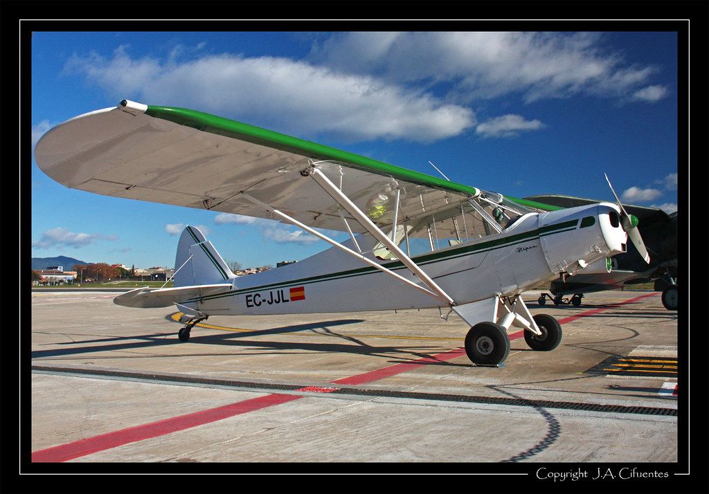 Piper PA-18A-150 Super Cub (EC-JJL).