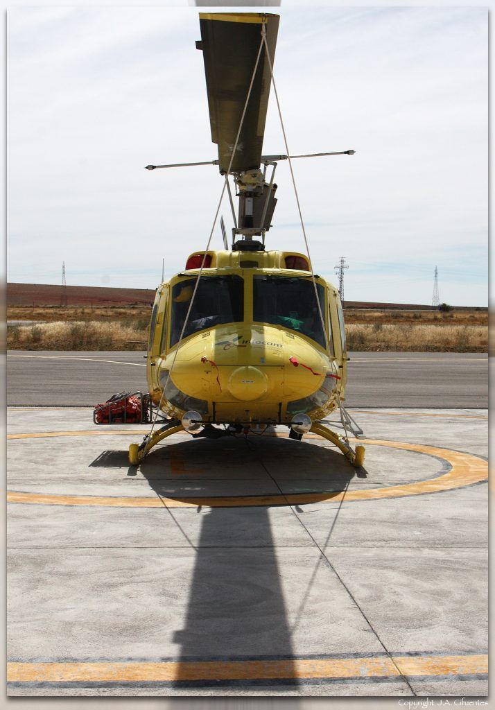 Bell 212 Twin Two-Twelve (EC-EEQ) de INAER.