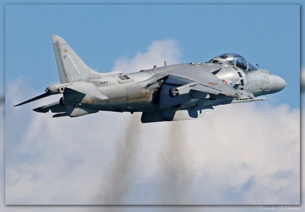 McDonnell Douglas AV-8B Harrier II de la Armada.