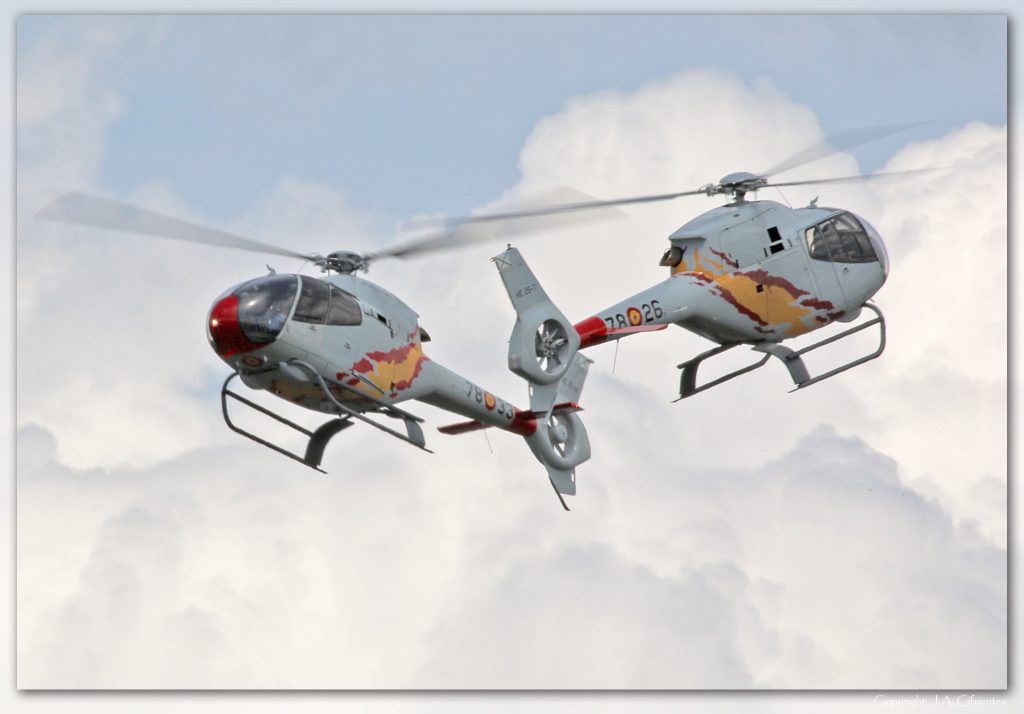 La Patrulla Aspa, con sus Eurocopter EC 120B Colibrí.