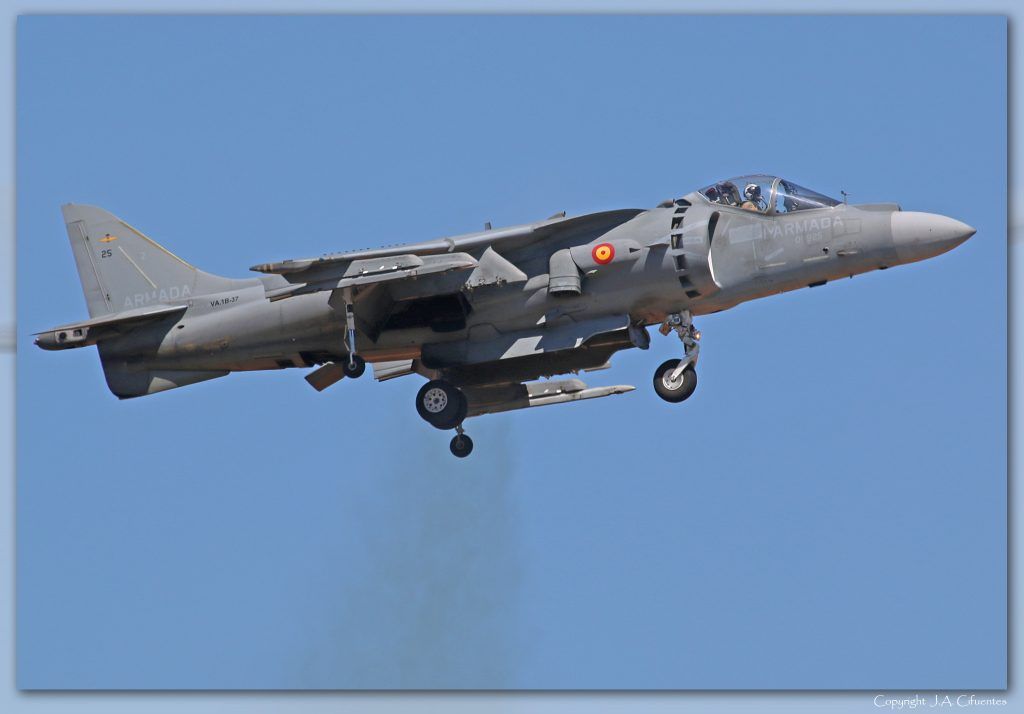 McDonnell Douglas AV-8B Harrier II Plus de la Armada.
