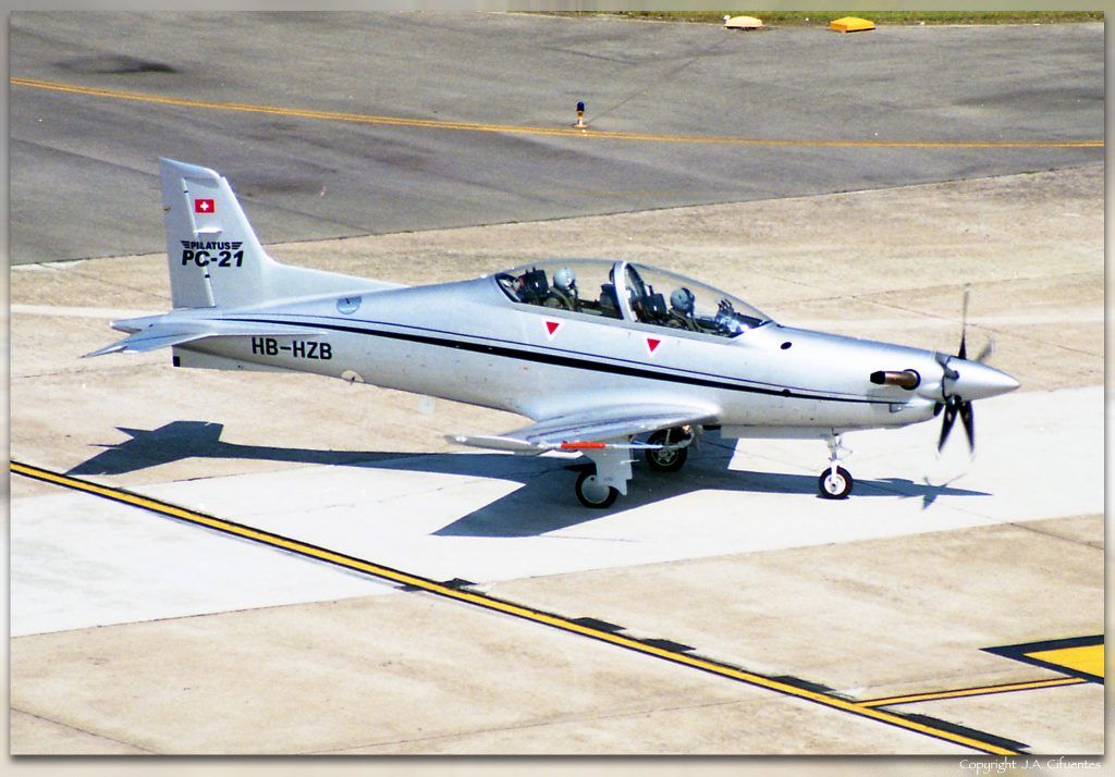Segundo prototipo del Pilatus PC-21 (HB-HZB).