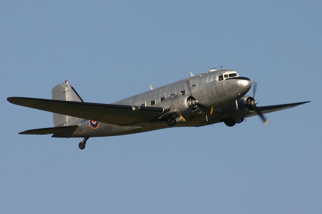 Douglas DC-3A (F-AZTE).