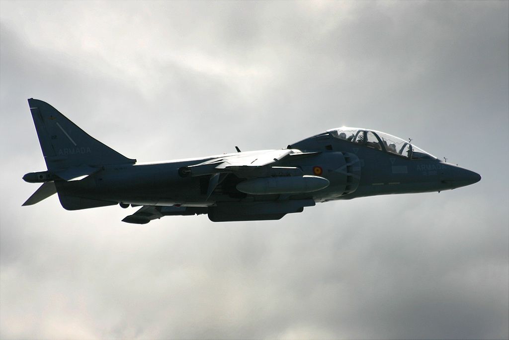 McDonnell Douglas TAV-8B Harrier - Armada.