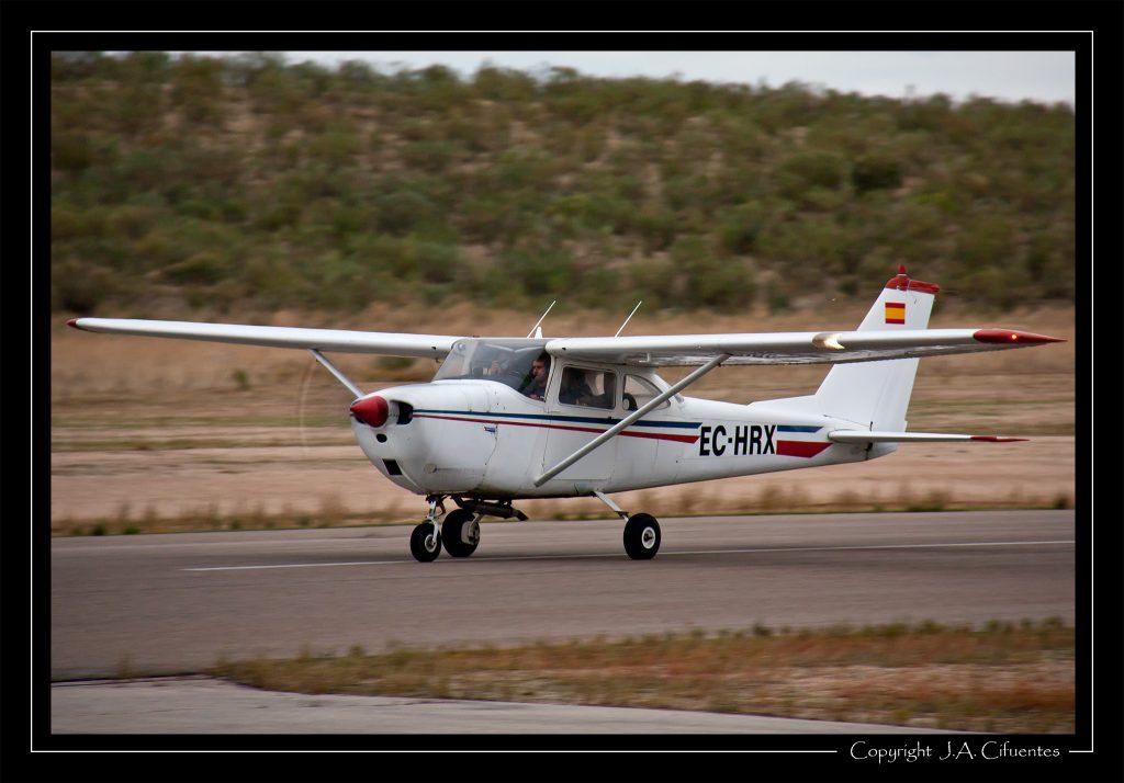 Reims Cessna F172E Skyhawk (EC-HRX).