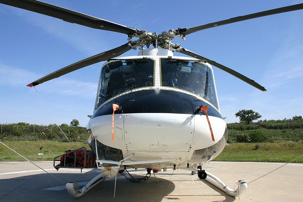 Agusta AB412 (D-HAFS) en Santa Elena
