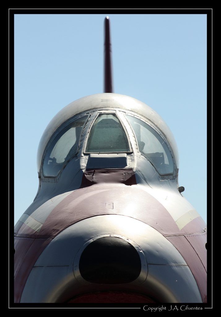 North American F-86 "Sabre" con los colores de la "Patrulla Ascua"