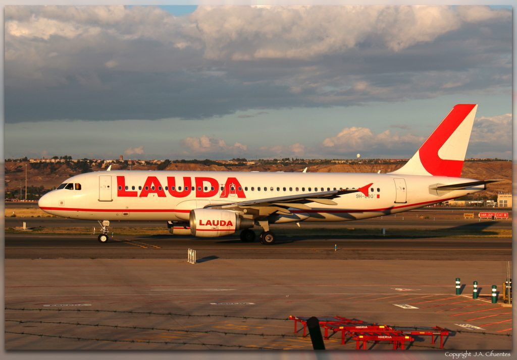 Airbus A320-214 (9H-LOQ) de Lauda Europe.