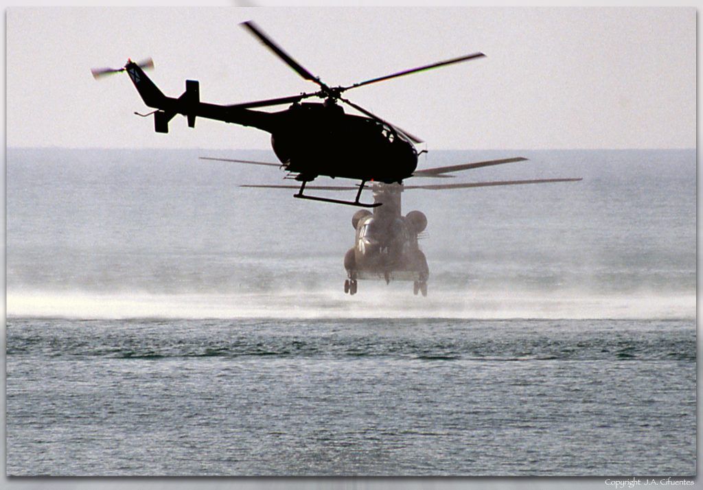 Boeing CH-47D Chinook y MBB Bö-105 de las FAMET.