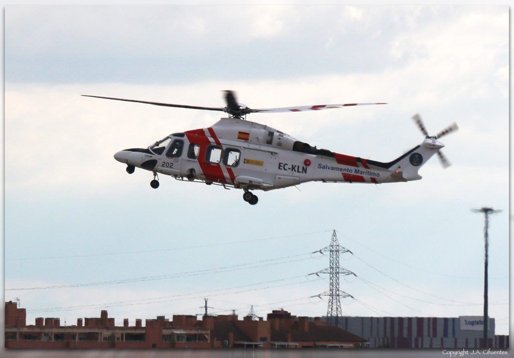 Leonardo AW139 (EC-KLM) de Salvamento Marítimo.