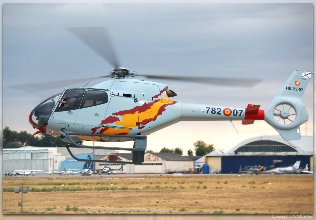 Eurocopter EC 120B Colibrí de la Patrulla Aspa del Ejercito del Aire.