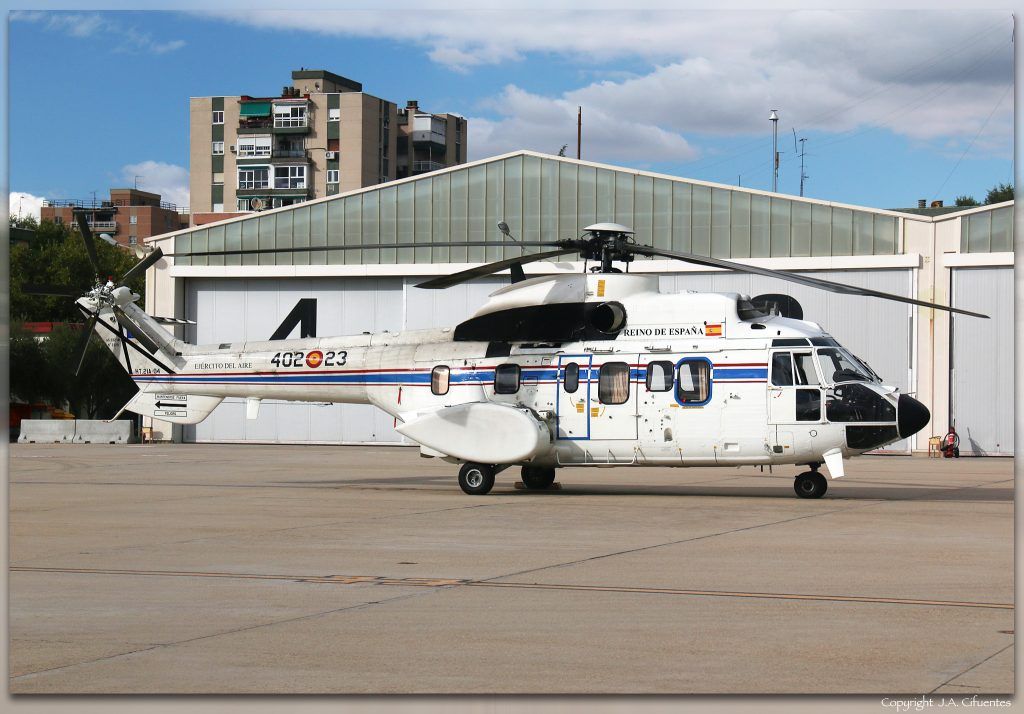 Aérospatiale AS332 Super Puma (HT.21A-04/402 -23) del Ejercito del Aire.
