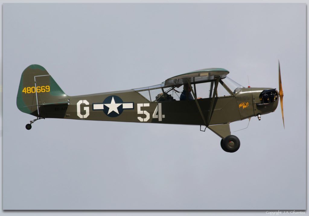 Piper L-4 «Grasshopper» (EC-AJY).