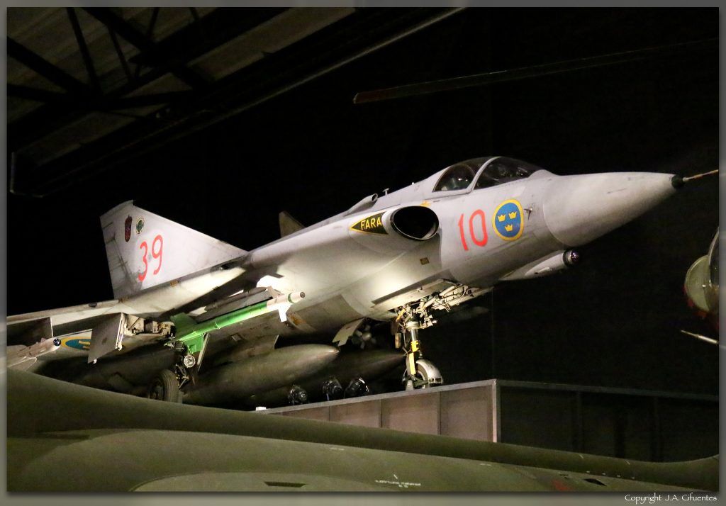 Saab 35 Draken - J 35J.